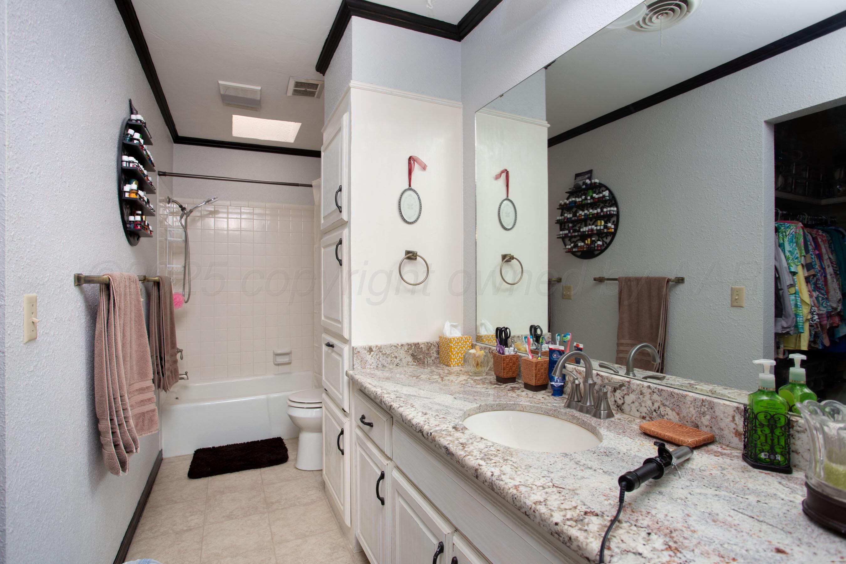 6130 Belpree Road Amarillo, TX 79106 - Photo 21 of 24 master bath