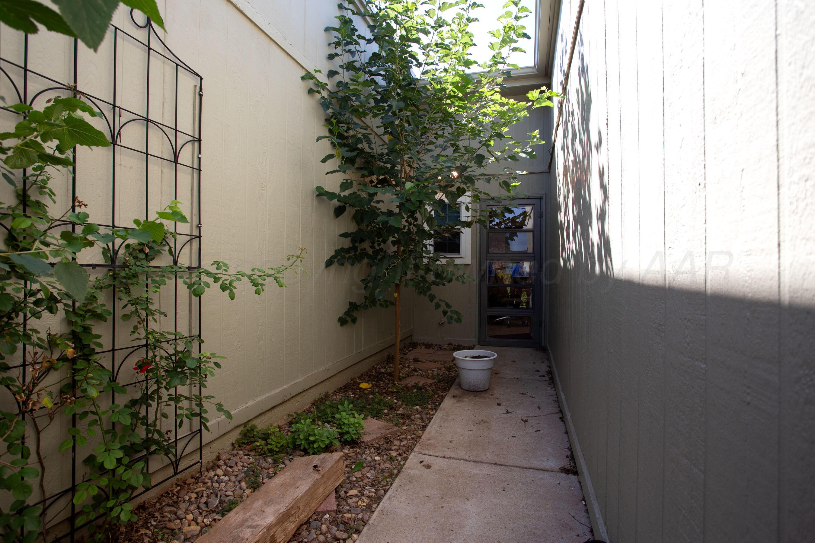 6130 Belpree Road Amarillo, TX 79106 - Photo 22 of 24 backyard