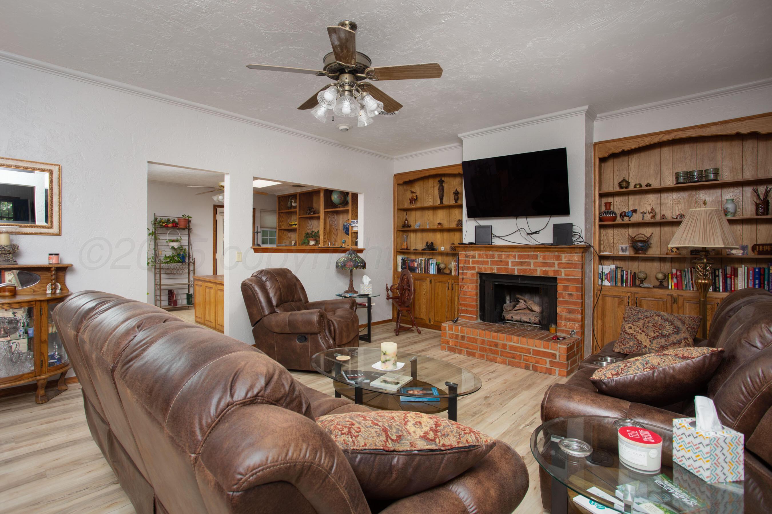 6130 Belpree Road Amarillo, TX 79106 - Photo 5 of 24 living room
