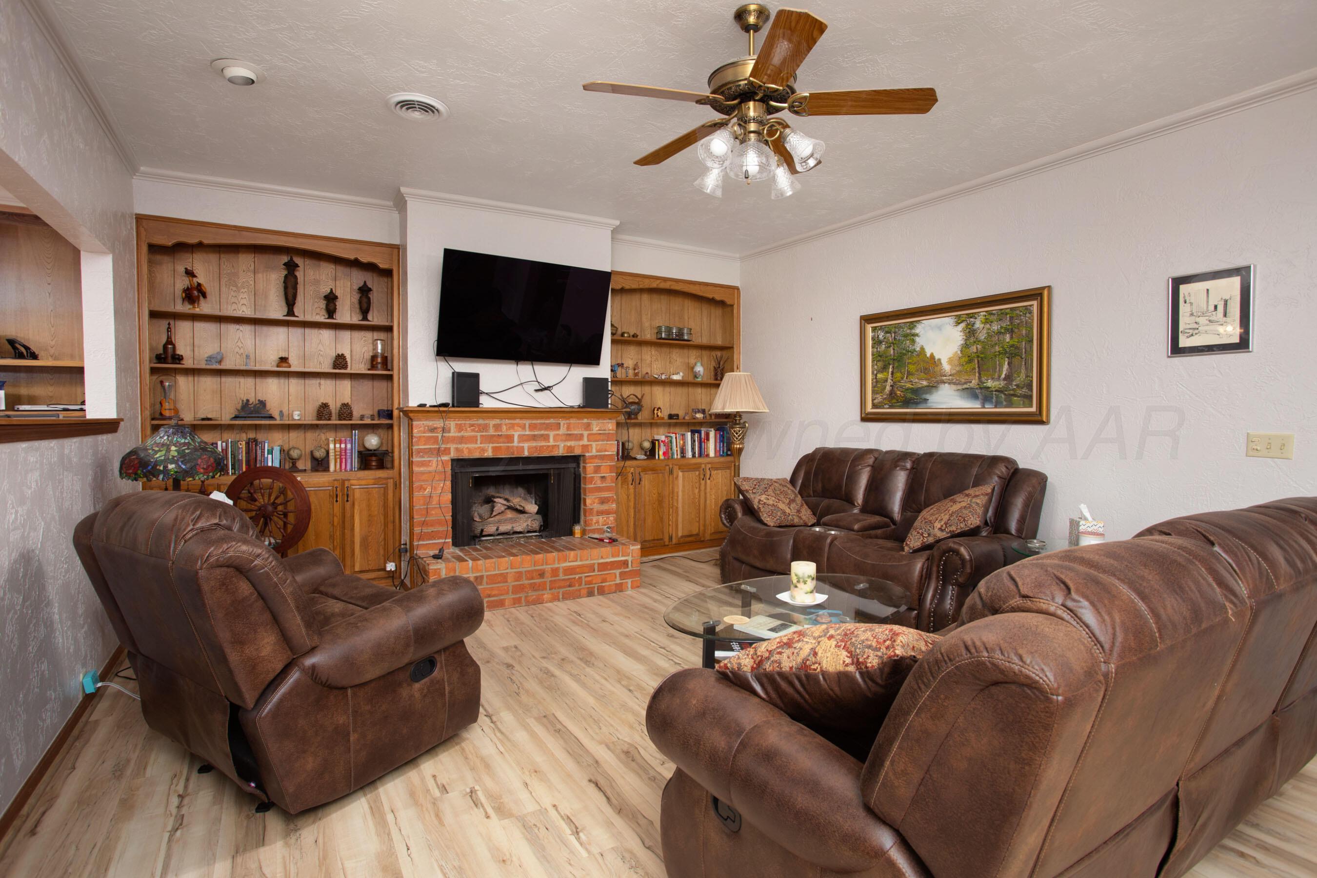 6130 Belpree Road Amarillo, TX 79106 - Photo 6 of 24 living room