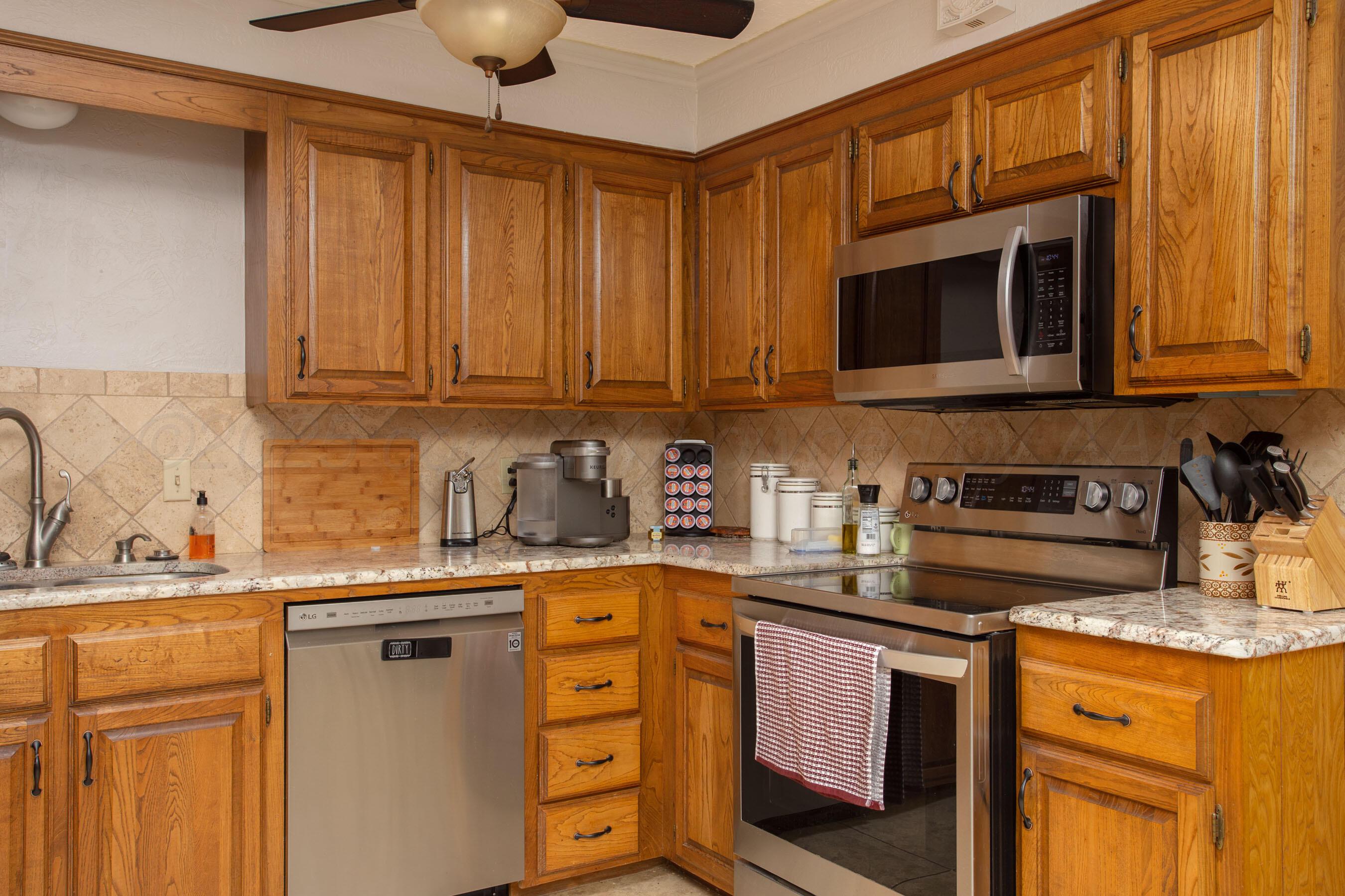 6130 Belpree Road Amarillo, TX 79106 - Photo 9 of 24 kitchen