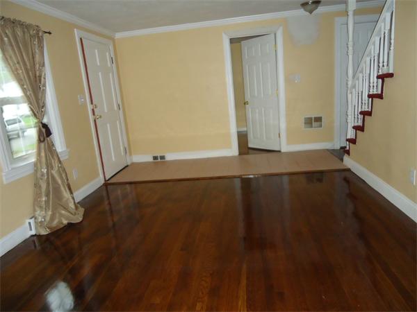 14 Ridgewood Road Worcester, MA 01606 - Photo 4 of 17 Gallery Image 4