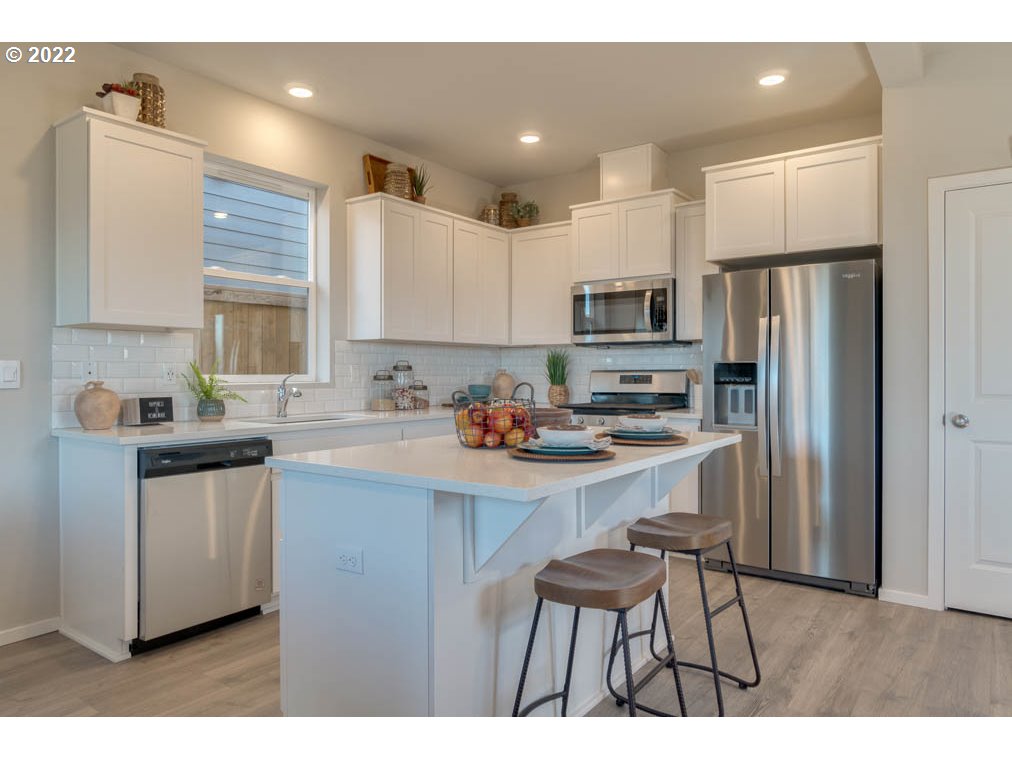 3656 Southwest Redfern Avenue Gresham, OR 97080 - Photo 6 of 26 Gallery Image 6