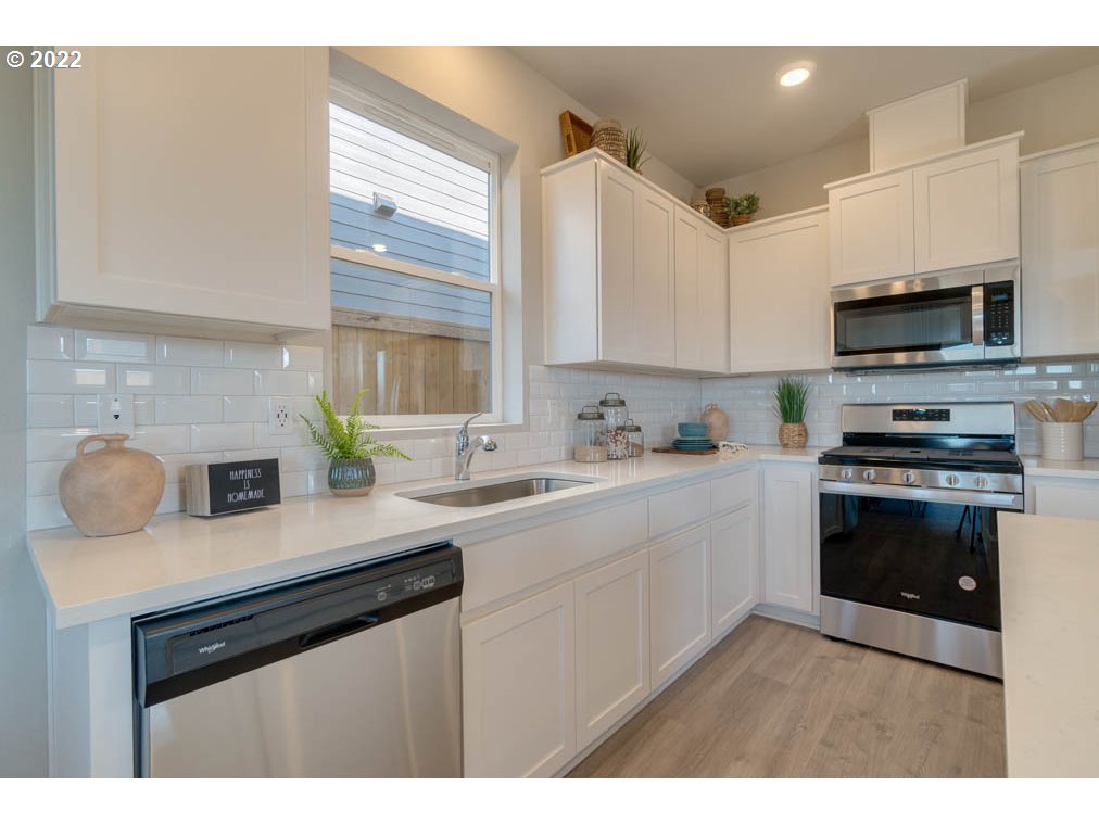 3656 Southwest Redfern Avenue Gresham, OR 97080 - Photo 7 of 26 Gallery Image 7