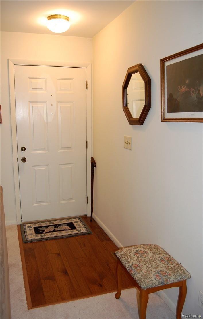 5425 South Genesee Road Grand Blanc, MI 48439 - Photo 6 of 36 Entryway.JPG