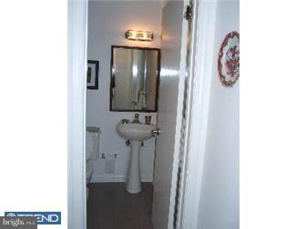 128 Riversedge Drive Norristown, PA 19403 - Photo 5 of 9 Gallery Image 5