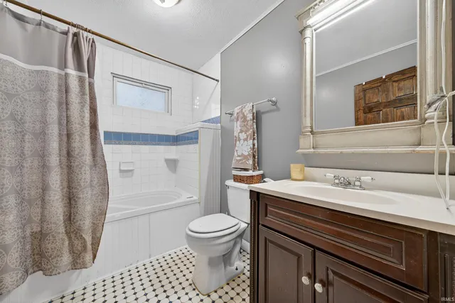 $329,900 | 807 South Franklin Street, Winamac, IN 46996