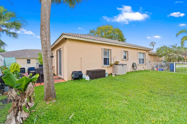 $449,900 | 121 Prestige Drive, Royal Palm Beach, FL 33411