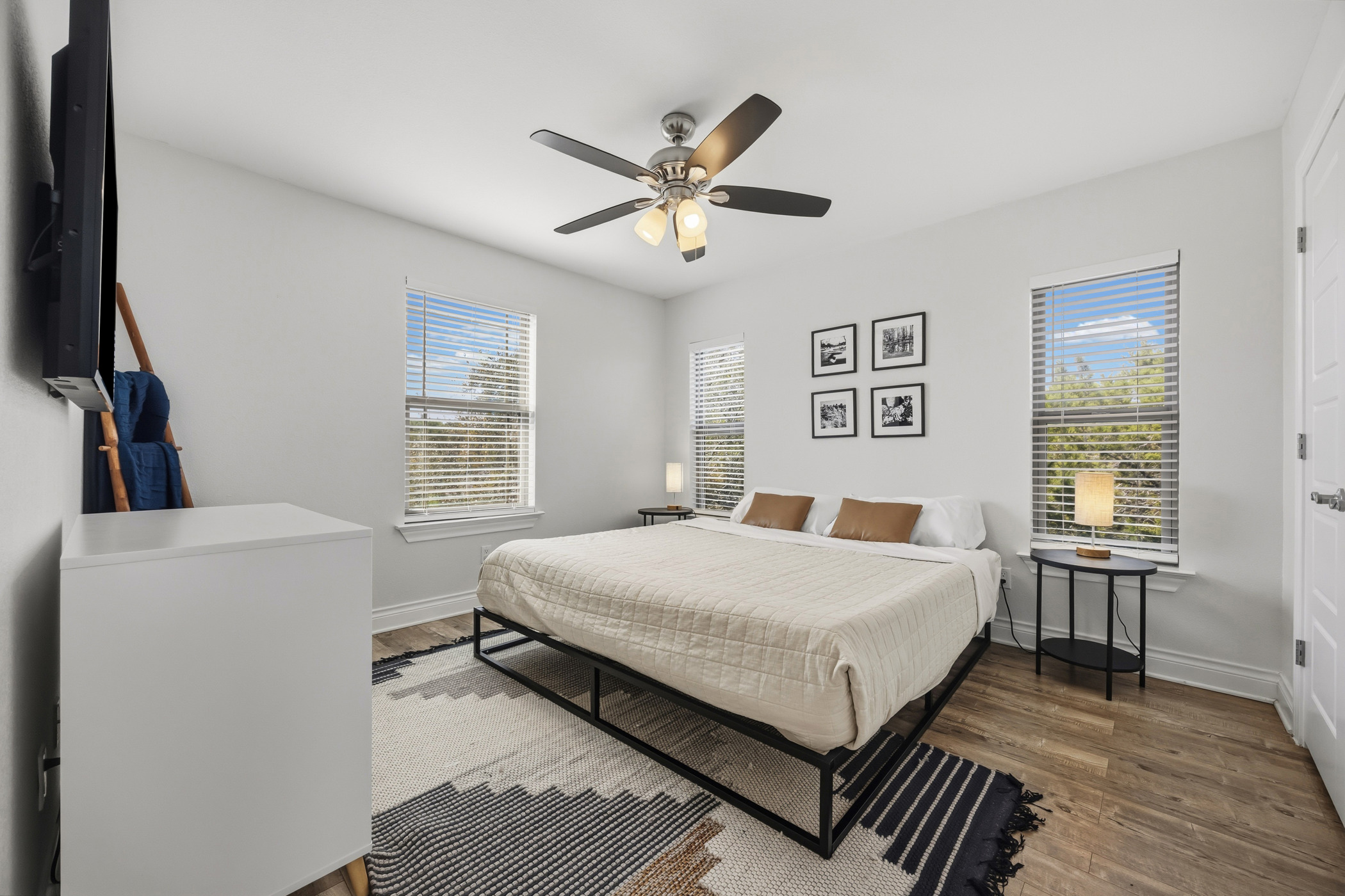 4105 Summit Hurst New Braunfels, TX 78132 - Photo 15 of 36 a bed room with a bed and a window