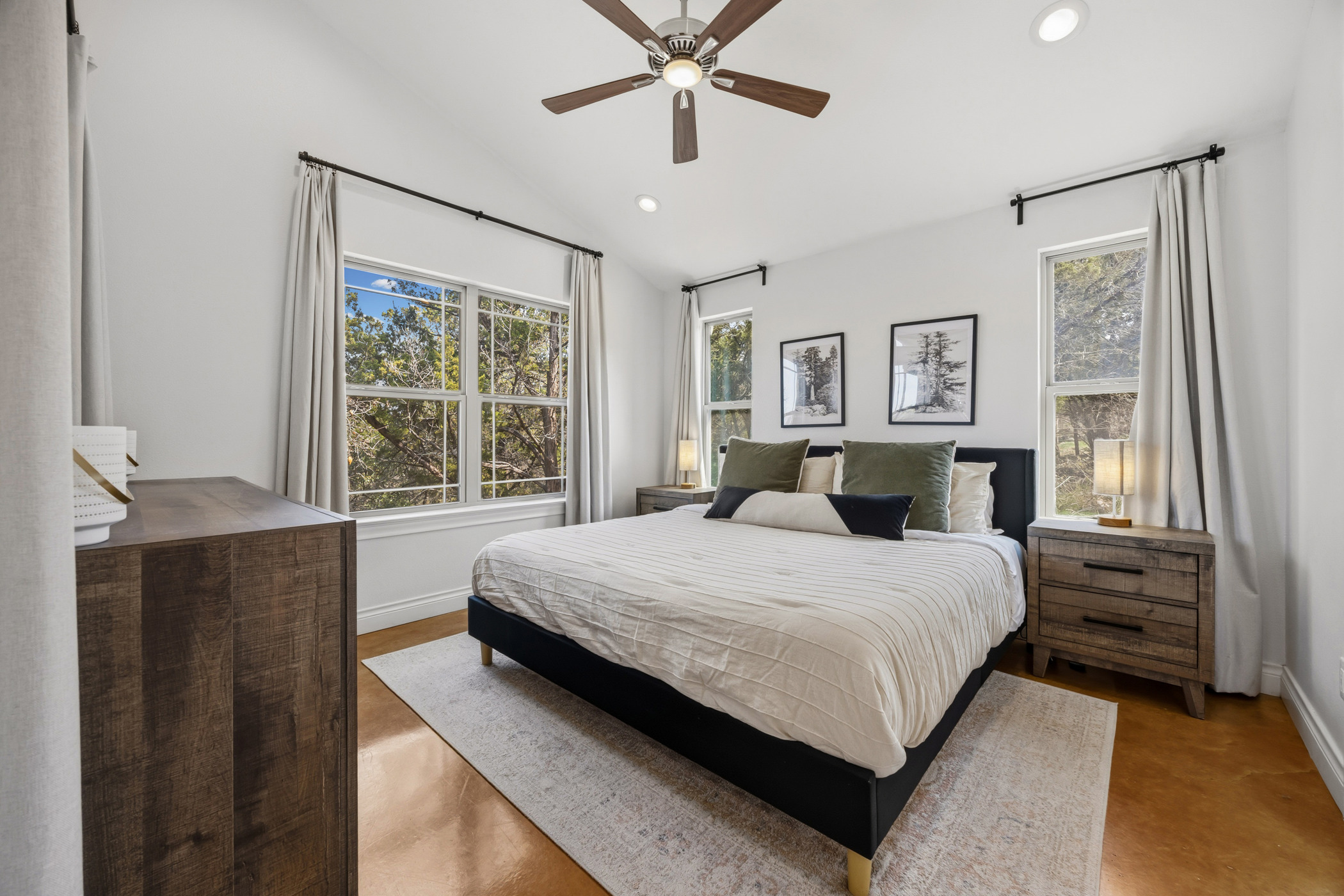 4105 Summit Hurst New Braunfels, TX 78132 - Photo 7 of 36 a bedroom with a large bed and a window
