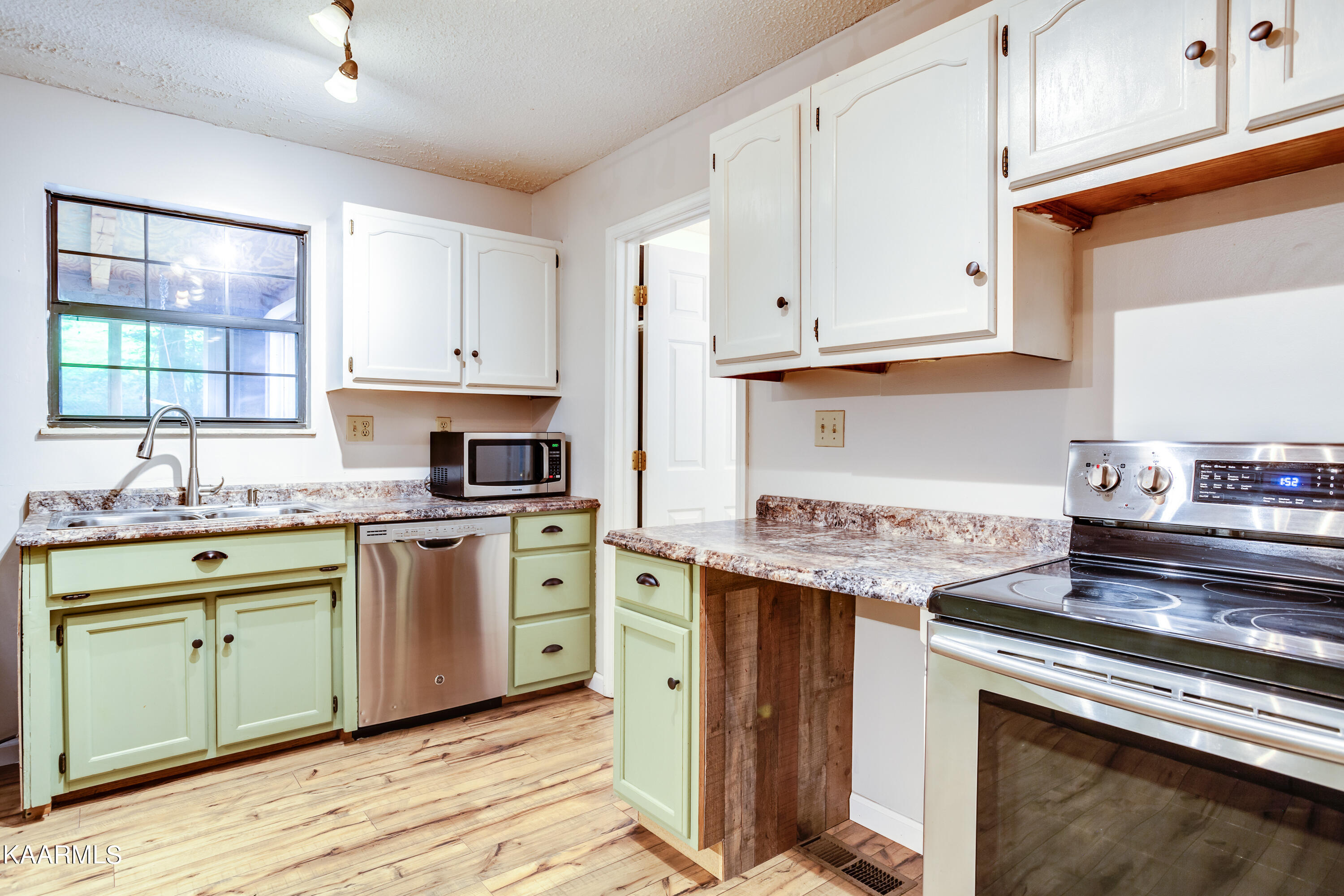 161 Tannery Road Walland, TN 37886 - Photo 16 of 45 16 Kitchen