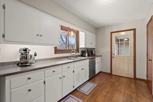 $575,000 | 17375 Homestead Road, Carver, MN 55315