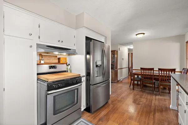 $575,000 | 17375 Homestead Road, Carver, MN 55315