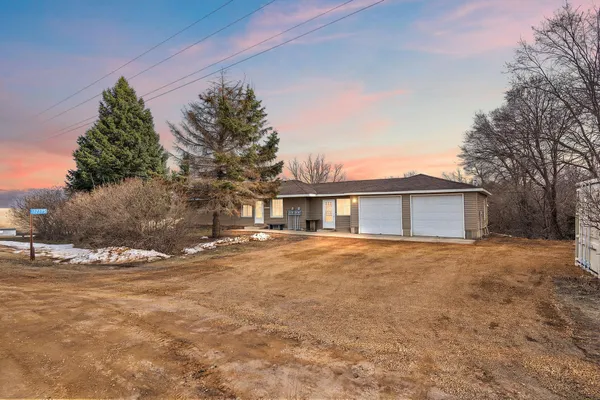 $575,000 | 17375 Homestead Road, Carver, MN 55315