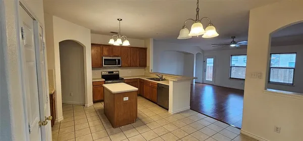 $2,199 | 1050 Warbler Lane, Aubrey, TX 76227