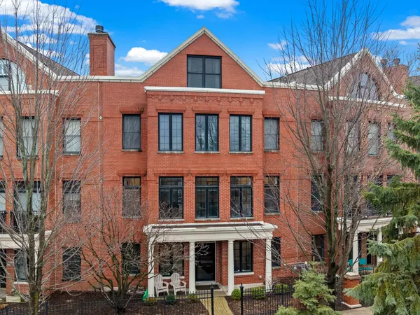 $899,000 | 2048 Valor Court, Glenview, IL 60026