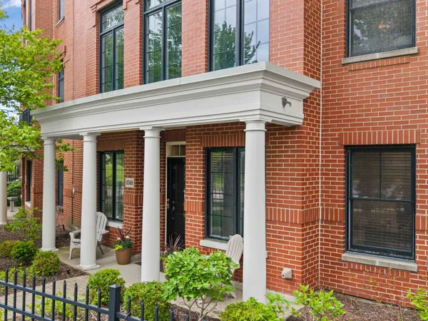 $899,000 | 2048 Valor Court, Glenview, IL 60026