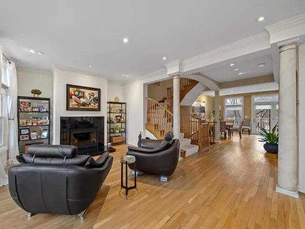 $899,000 | 2048 Valor Court, Glenview, IL 60026