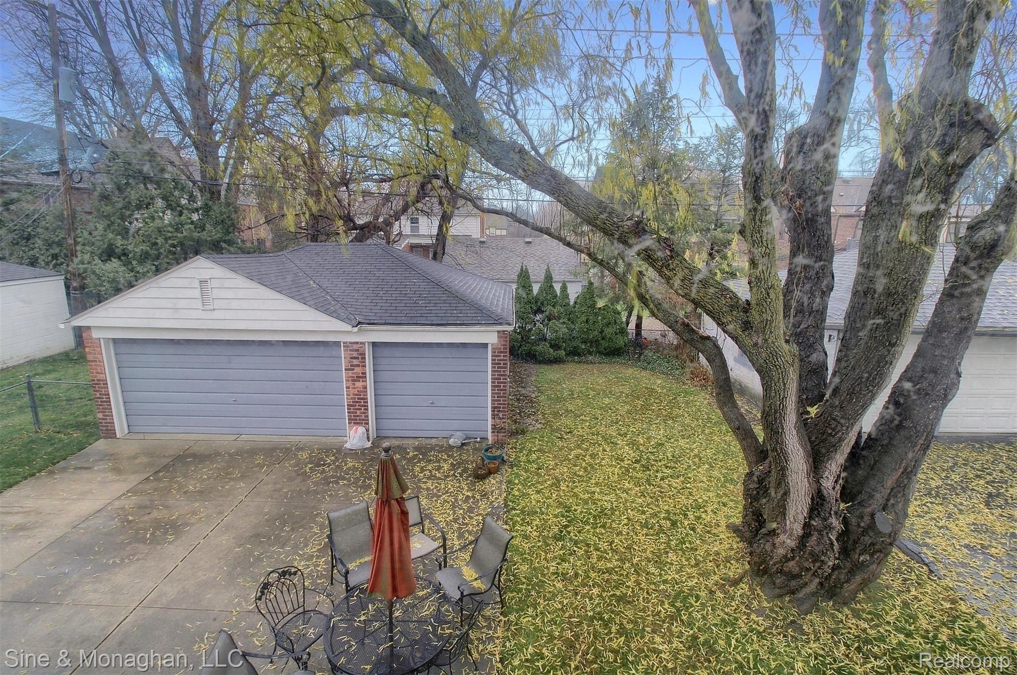 950 Harcourt Road Grosse Pointe, MI 48230 - Photo 29 of 30 29-Backyard.jpg