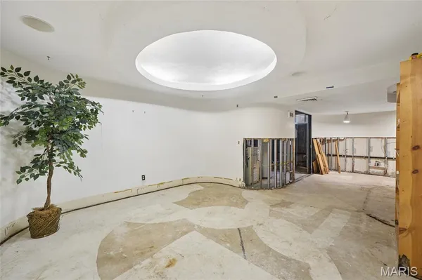 $145,000 | 140 Burtonwood Drive, Ballwin, MO 63011