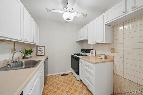 $145,000 | 140 Burtonwood Drive, Ballwin, MO 63011