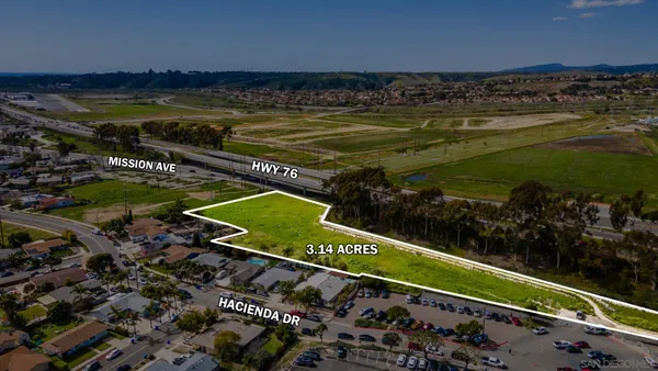 a view of a tennis court