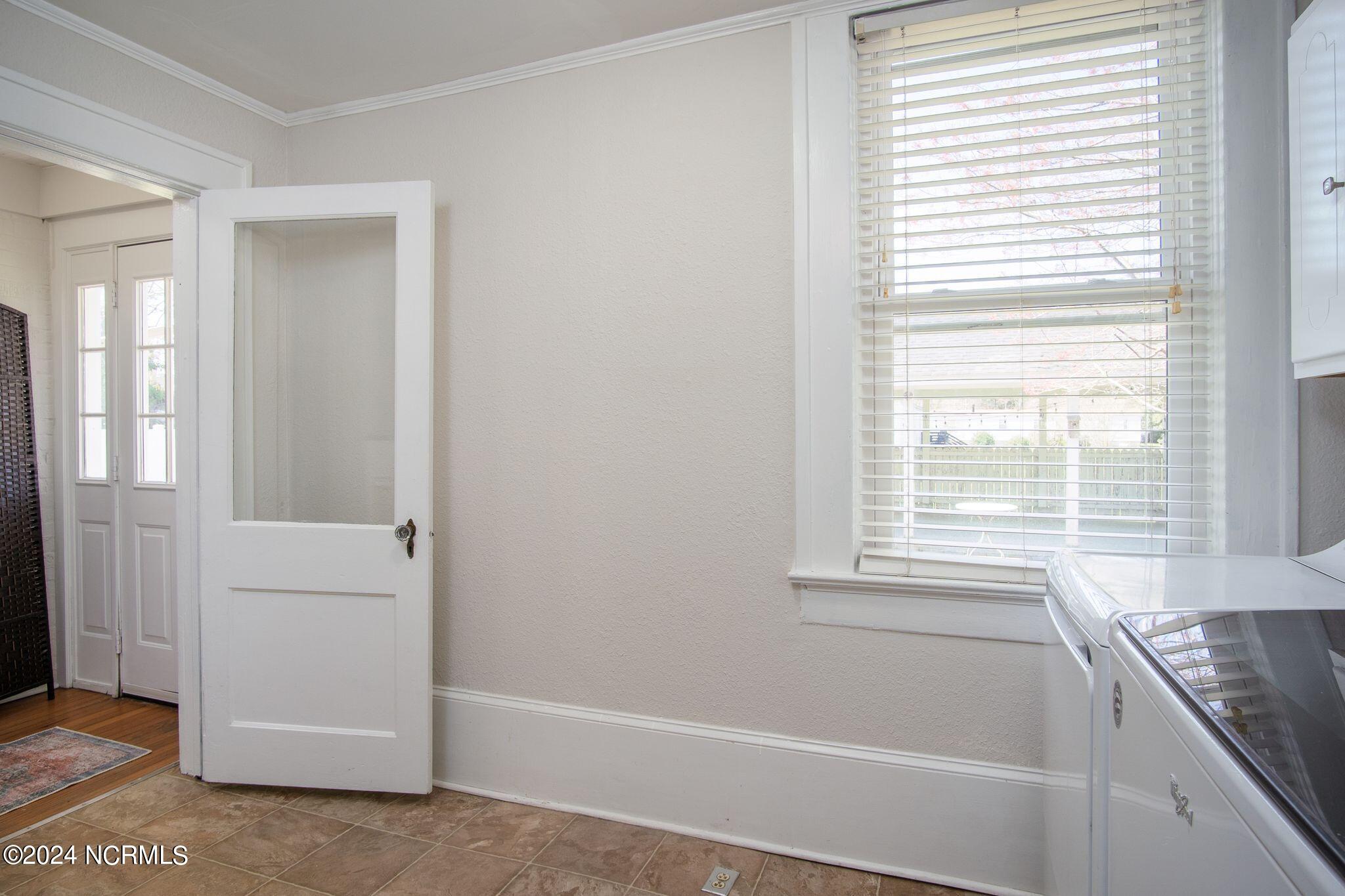 2405 Old Cherry Point Road New Bern, NC 28560 - Photo 25 of 45 Laundry