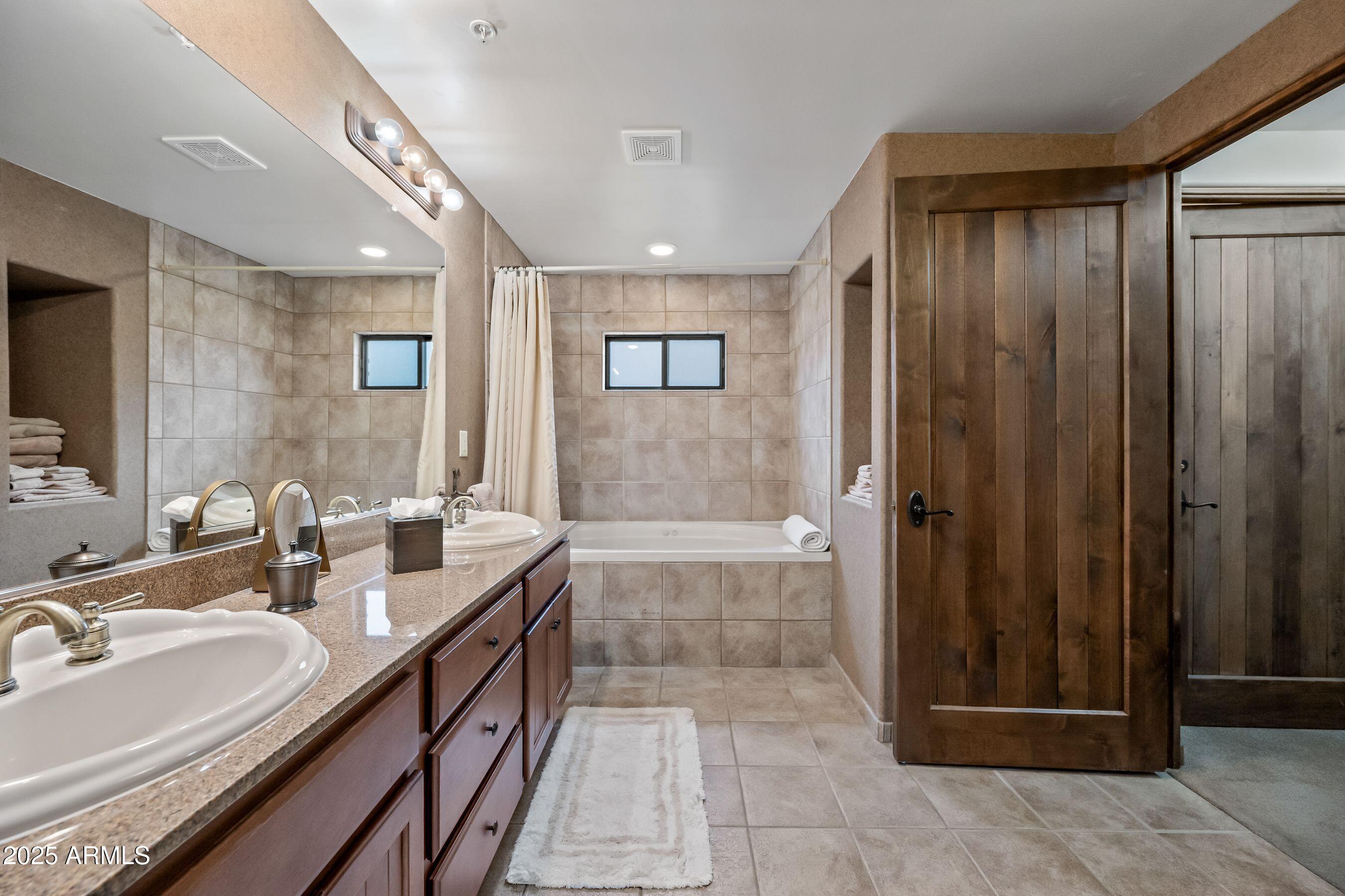 36601 North Mule Train Road, Unit 40A Carefree, AZ 85377 - Photo 31 of 50 Master Bath