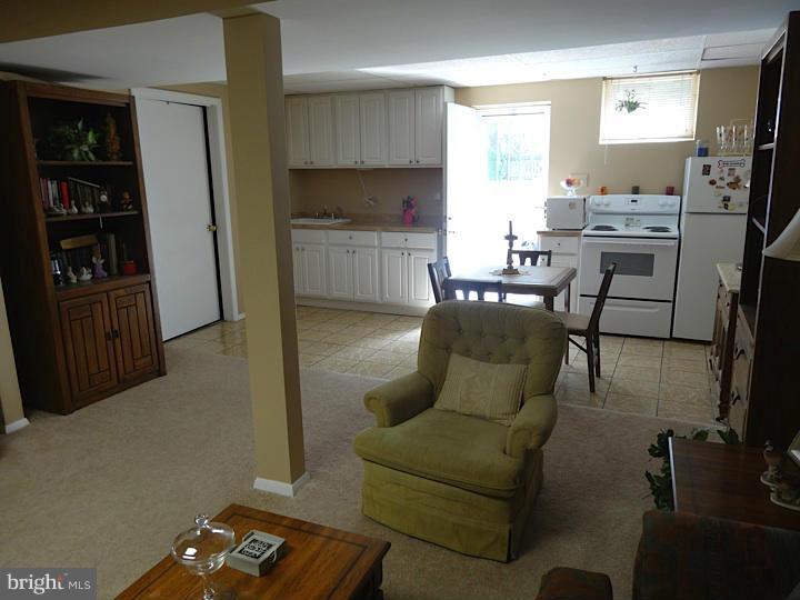 9205 Ramblebrook Road Baltimore, MD 21236 - Photo 20 of 26 Family Room