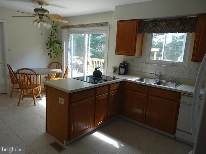 9205 Ramblebrook Road Baltimore, MD 21236 - Photo 4 of 26 Kitchen