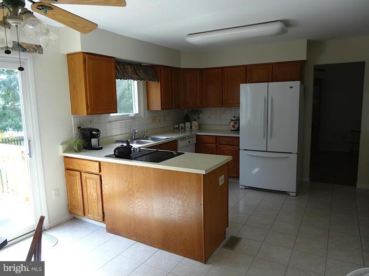 9205 Ramblebrook Road Baltimore, MD 21236 - Photo 5 of 26 Kitchen