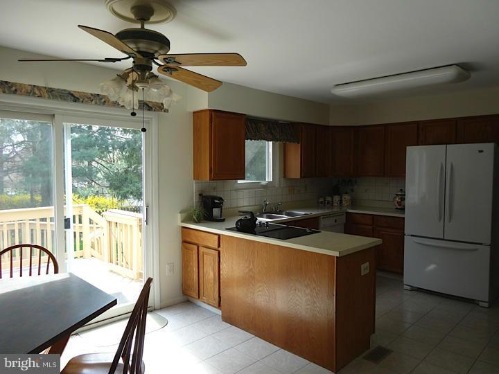 9205 Ramblebrook Road Baltimore, MD 21236 - Photo 6 of 26 Kitchen