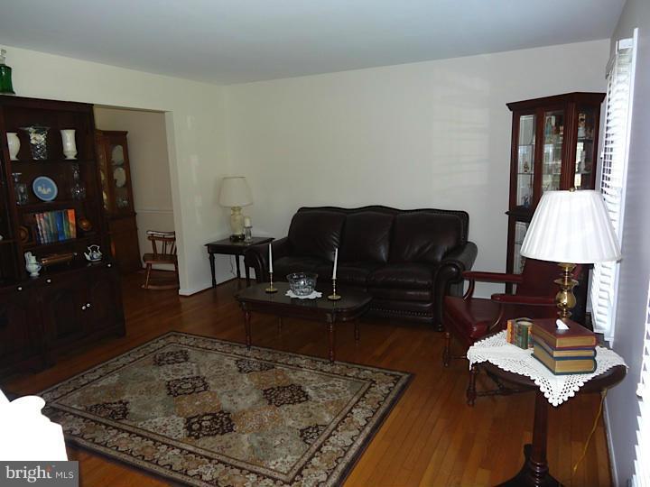 9205 Ramblebrook Road Baltimore, MD 21236 - Photo 9 of 26 Living Room