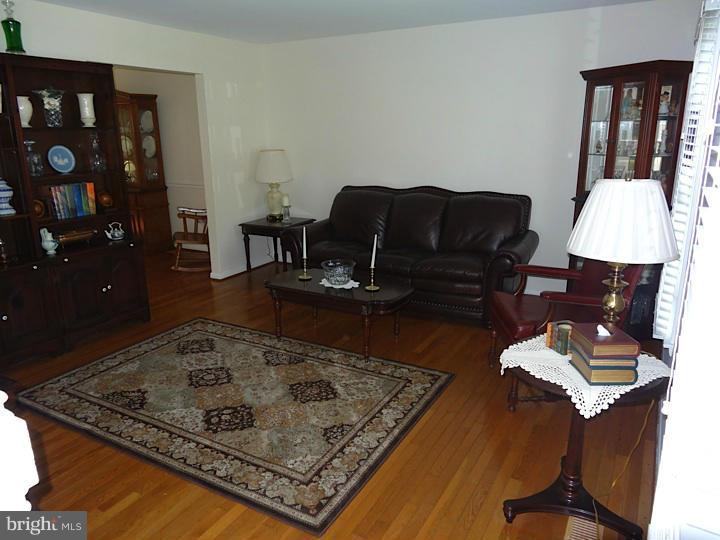 9205 Ramblebrook Road Baltimore, MD 21236 - Photo 10 of 26 Living Room