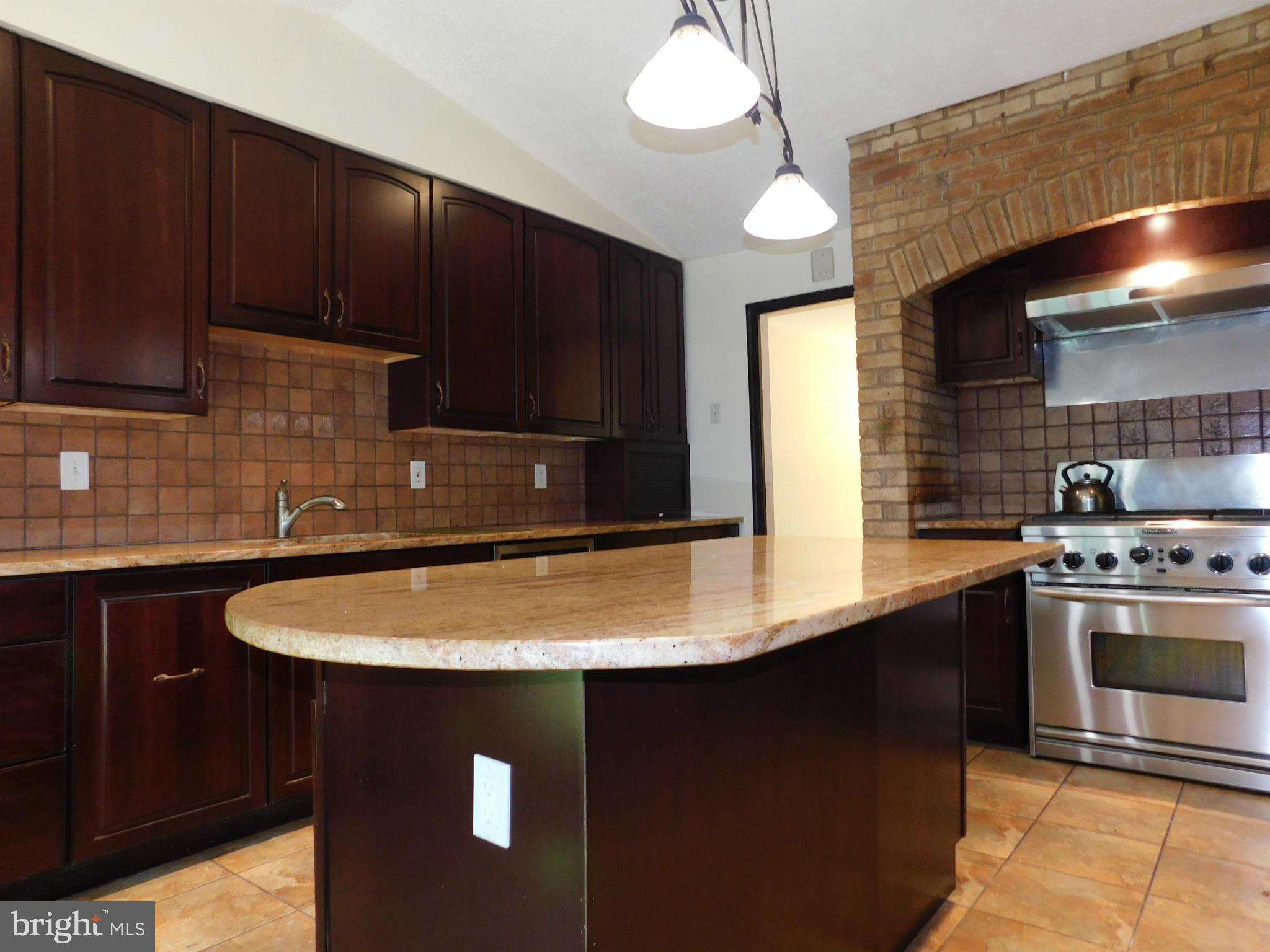 10321 Bells Mill Terrace Potomac, MD 20854 - Photo 2 of 30 Interior (General)
