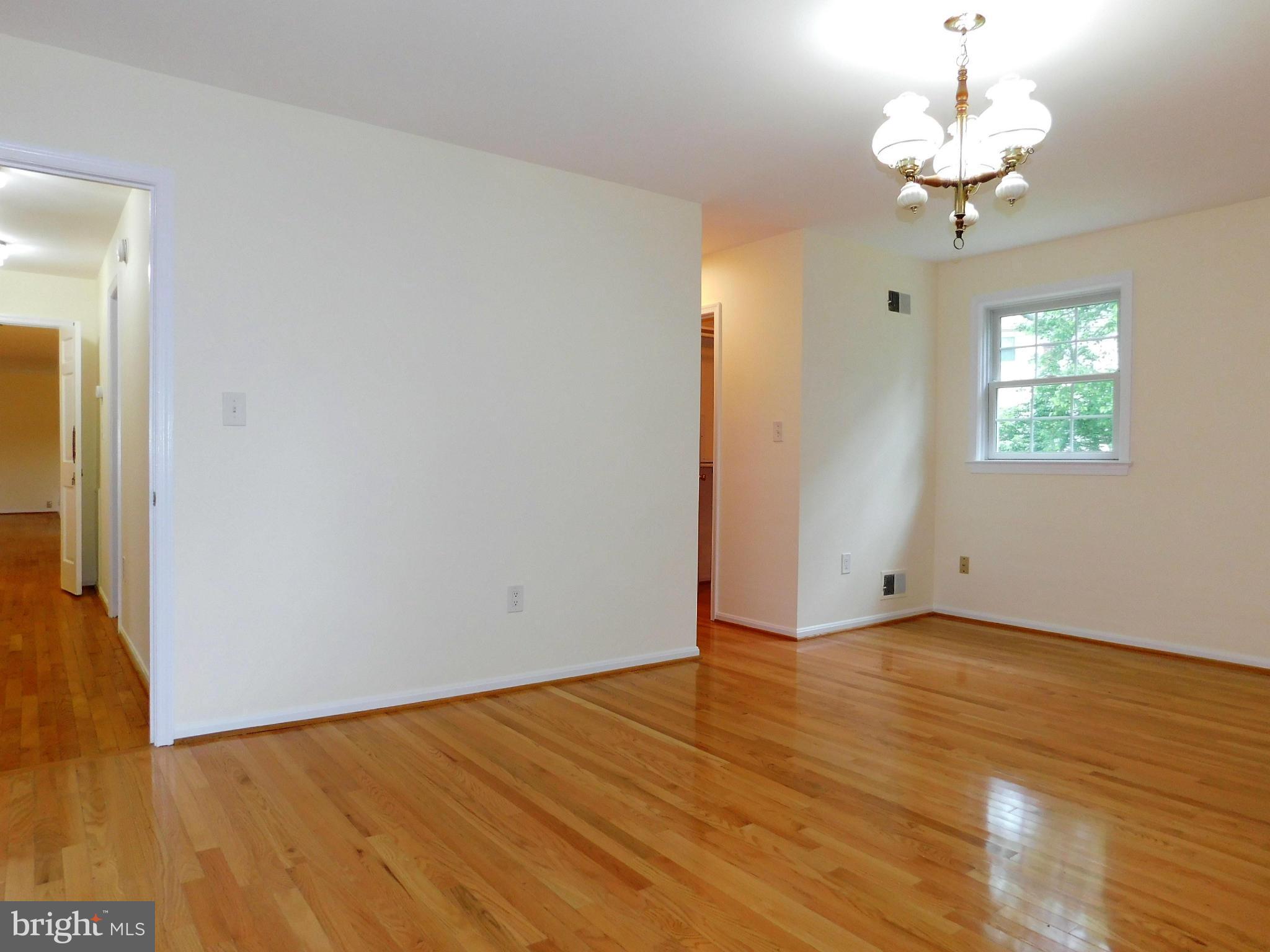 10321 Bells Mill Terrace Potomac, MD 20854 - Photo 15 of 30 Interior (General)