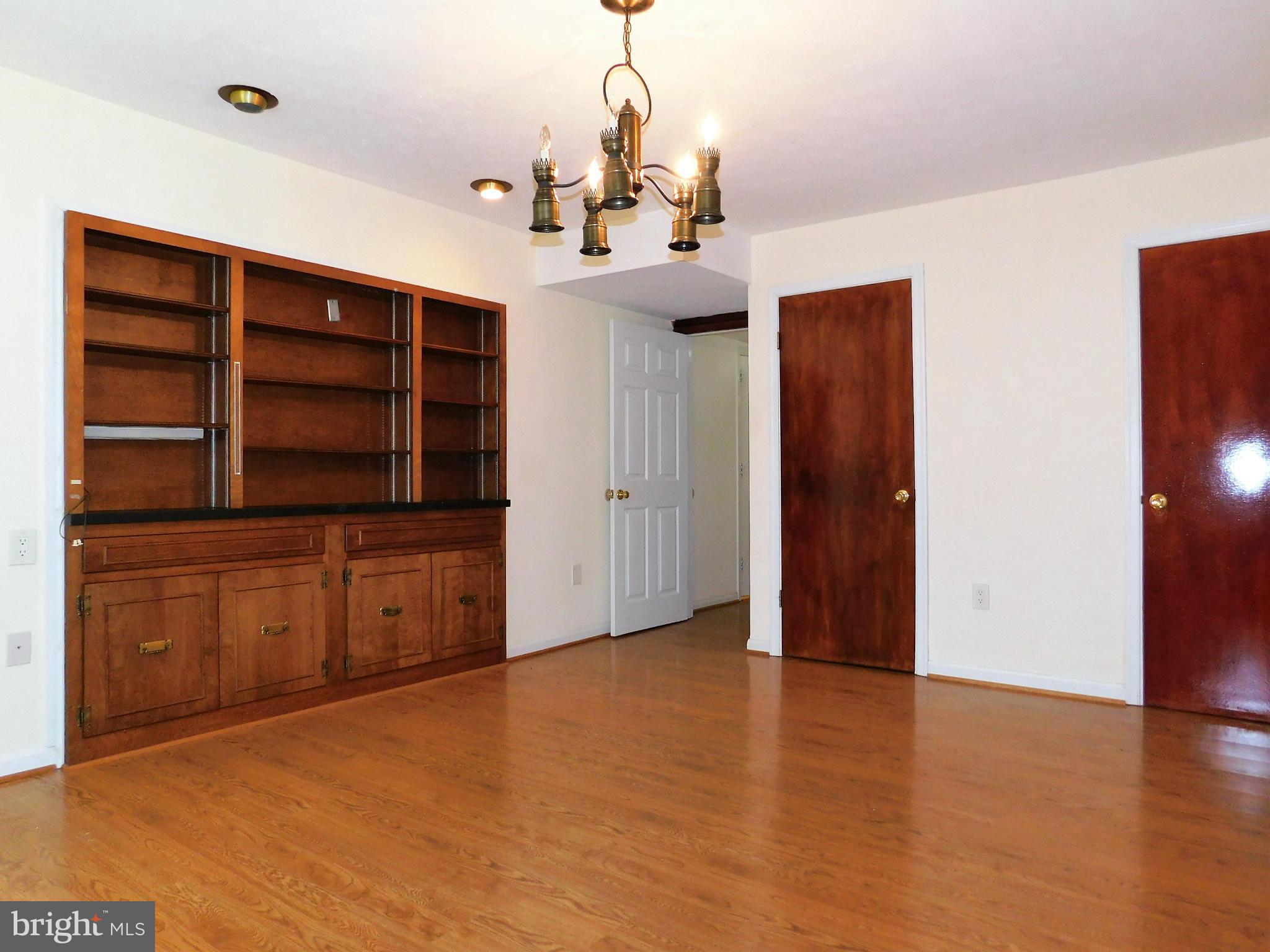 10321 Bells Mill Terrace Potomac, MD 20854 - Photo 24 of 30 Interior (General)