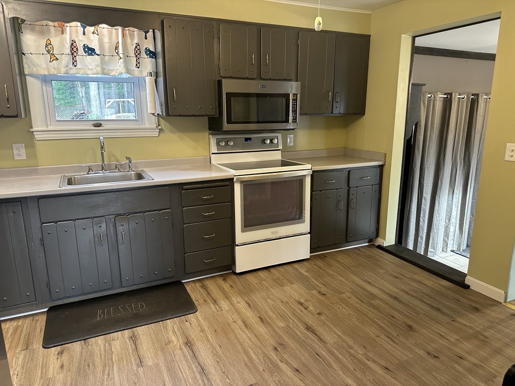 124 Cooper Road Northbridge, MA 01534 - Photo 3 of 25
