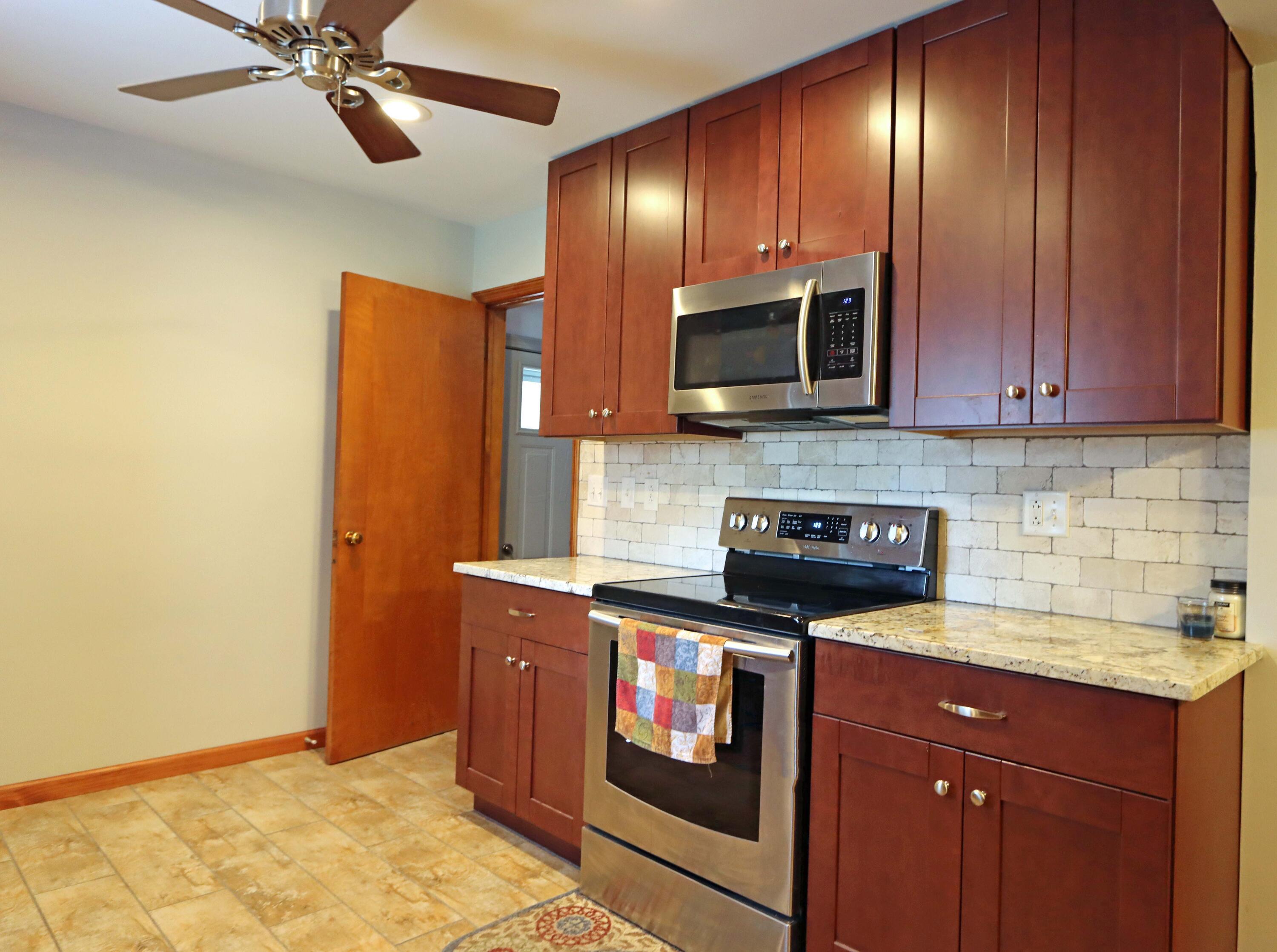 2717 Tudor Road Columbus, OH 43209 - Photo 16 of 51 Granite counters, tile backsplash