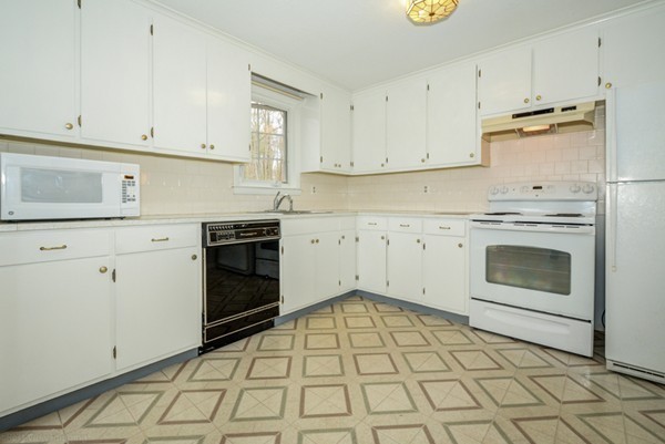 16 Beaver Brook Road Littleton, MA 01460 - Photo 7 of 30 Gallery Image 7