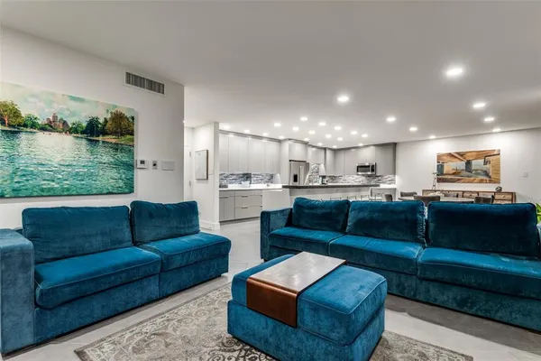 $749,900 | 6211 West Northwest Highway, Unit 601, Dallas, TX 75225