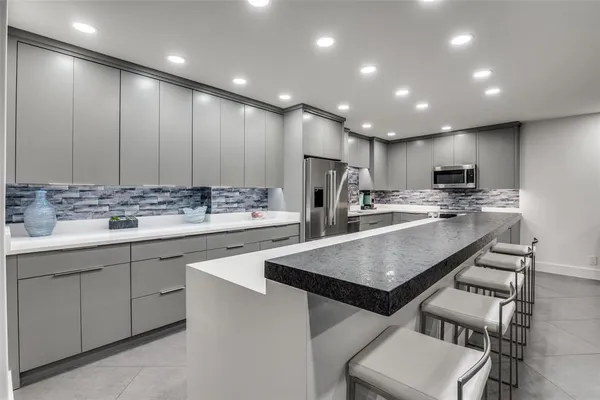 $749,900 | 6211 West Northwest Highway, Unit 601, Dallas, TX 75225