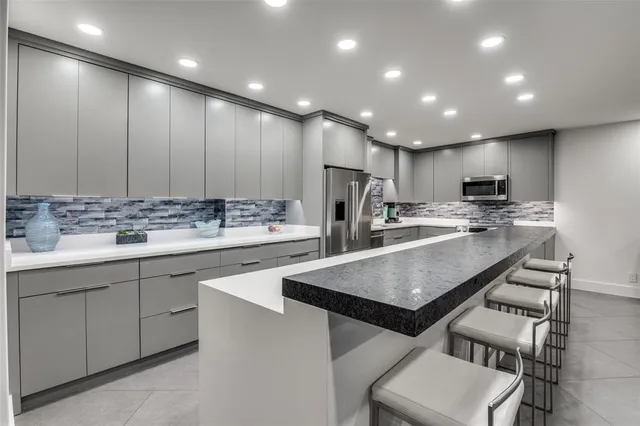 $749,900 | 6211 West Northwest Highway, Unit 601, Dallas, TX 75225