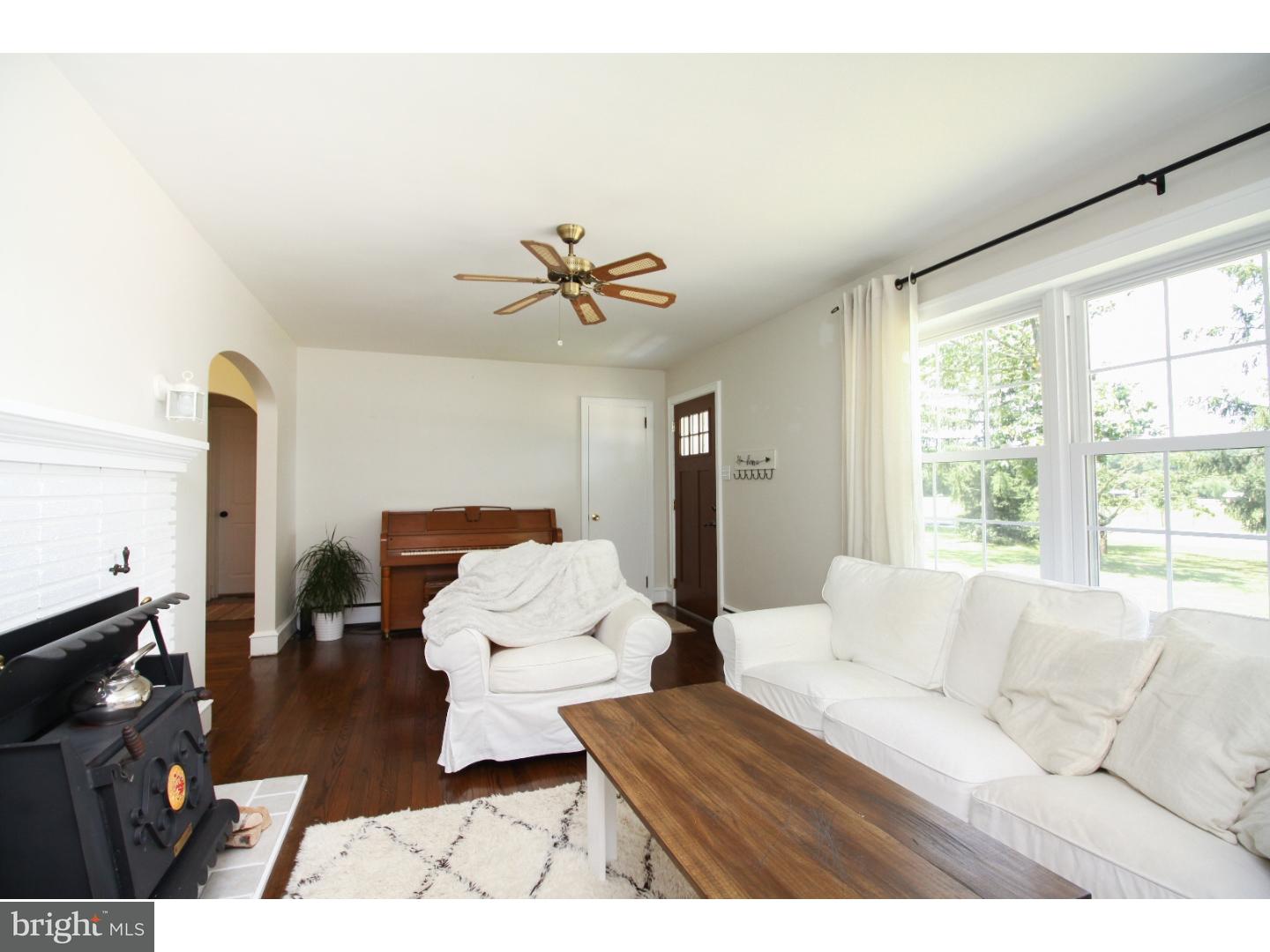 451 Centerton Road Bridgeton, NJ 08302 - Photo 5 of 25 Living Room