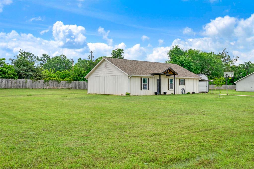 134 Private Road Paris, TX 75462 - Photo 17 of 19 a view of a house with backyard and garden