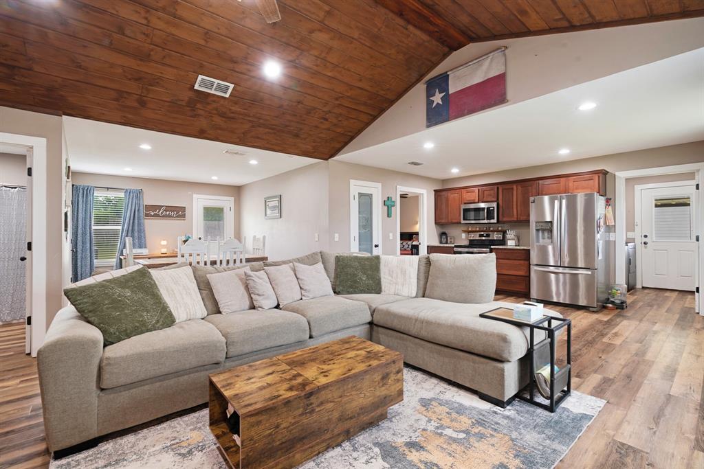 134 Private Road Paris, TX 75462 - Photo 2 of 19 a living room with furniture and kitchen view