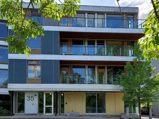 $799,000 | 35 Railroad Row, Unit C32, Hartford, VT 05001