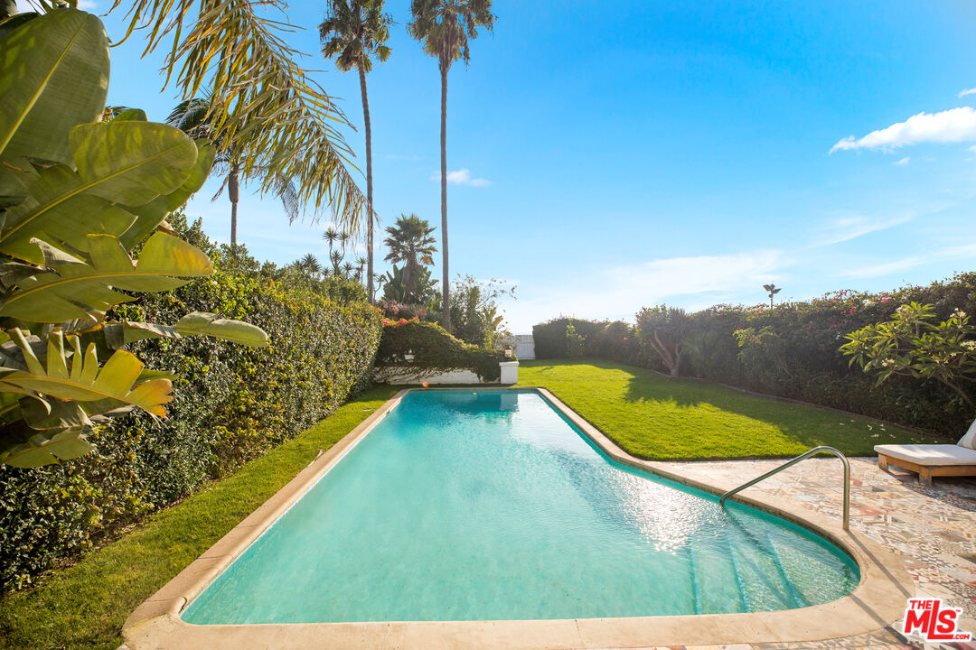 1020 Palisades Beach Road Santa Monica, CA 90403 - Photo 29 of 41 a view of swimming pool