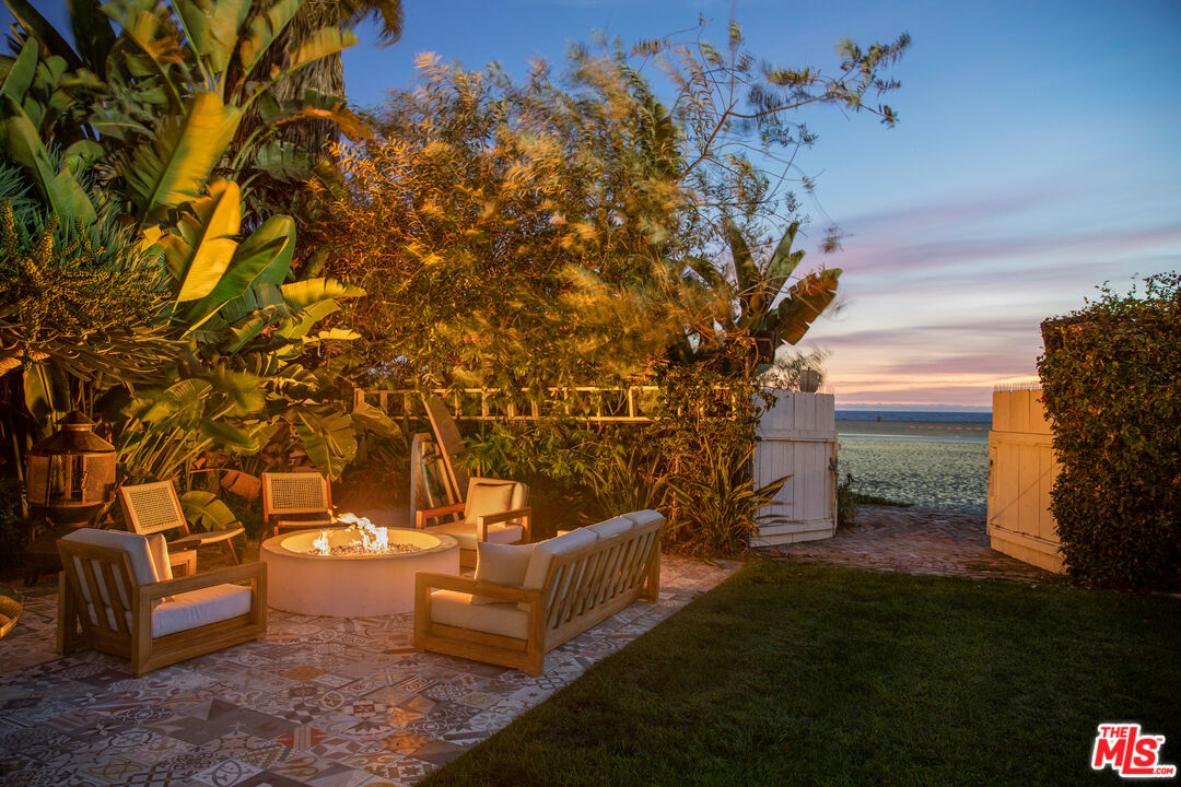 1020 Palisades Beach Road Santa Monica, CA 90403 - Photo 40 of 41 a view of a couches in a patio