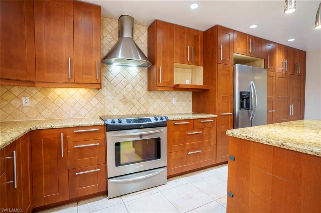 12967 Iona Road Fort Myers, FL 33908 - Photo 4 of 30 Gallery Image 4